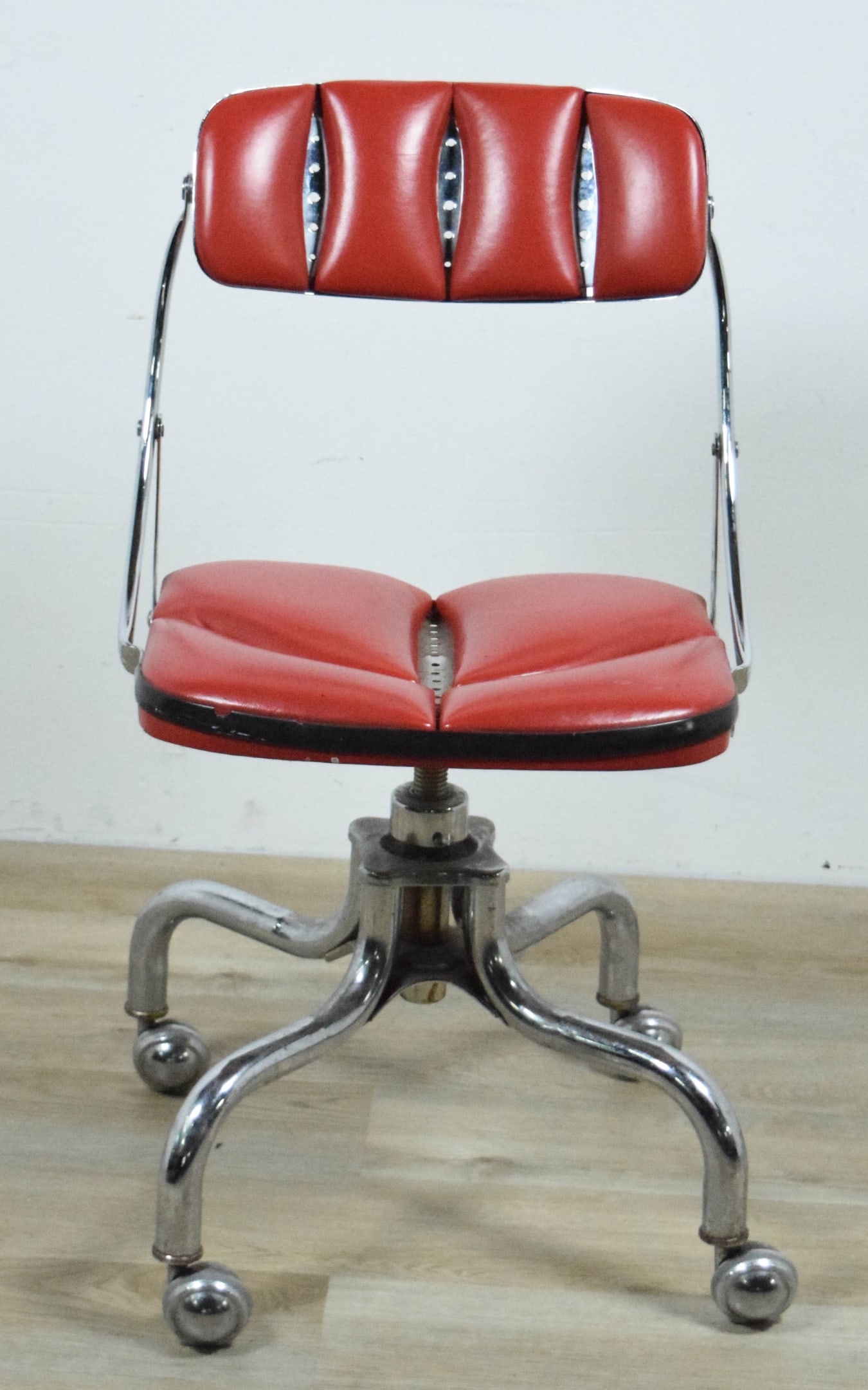 DoMore Modern Chrome & Vinyl Office Chair (1 of 11)