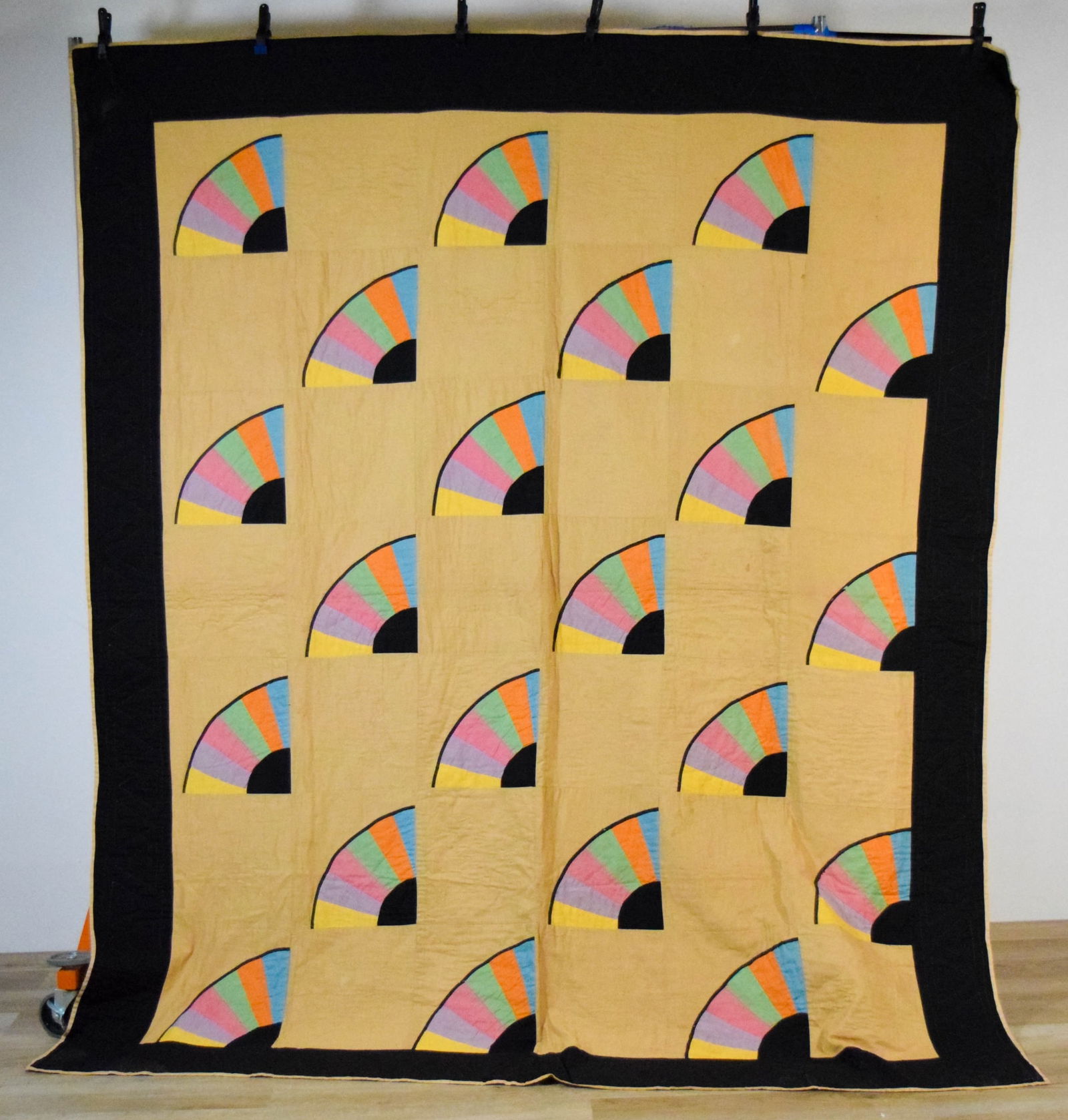 Vintage Fan Pattern Quilt (1 of 12)