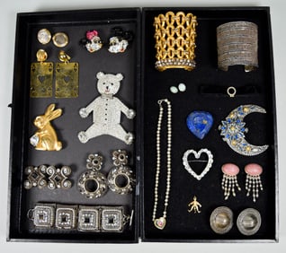 Lot of Vintage Costume Jewelry Deve, BW, Gell