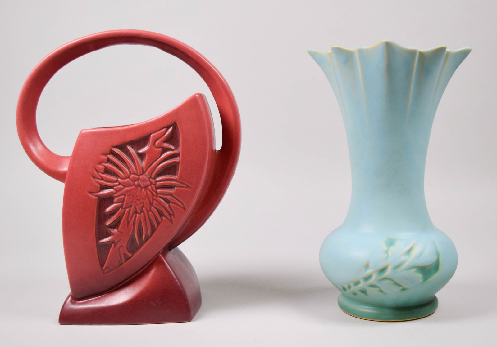 2 Pieces Roseville Pottery Silhouette Basket, Vase (1 of 9)