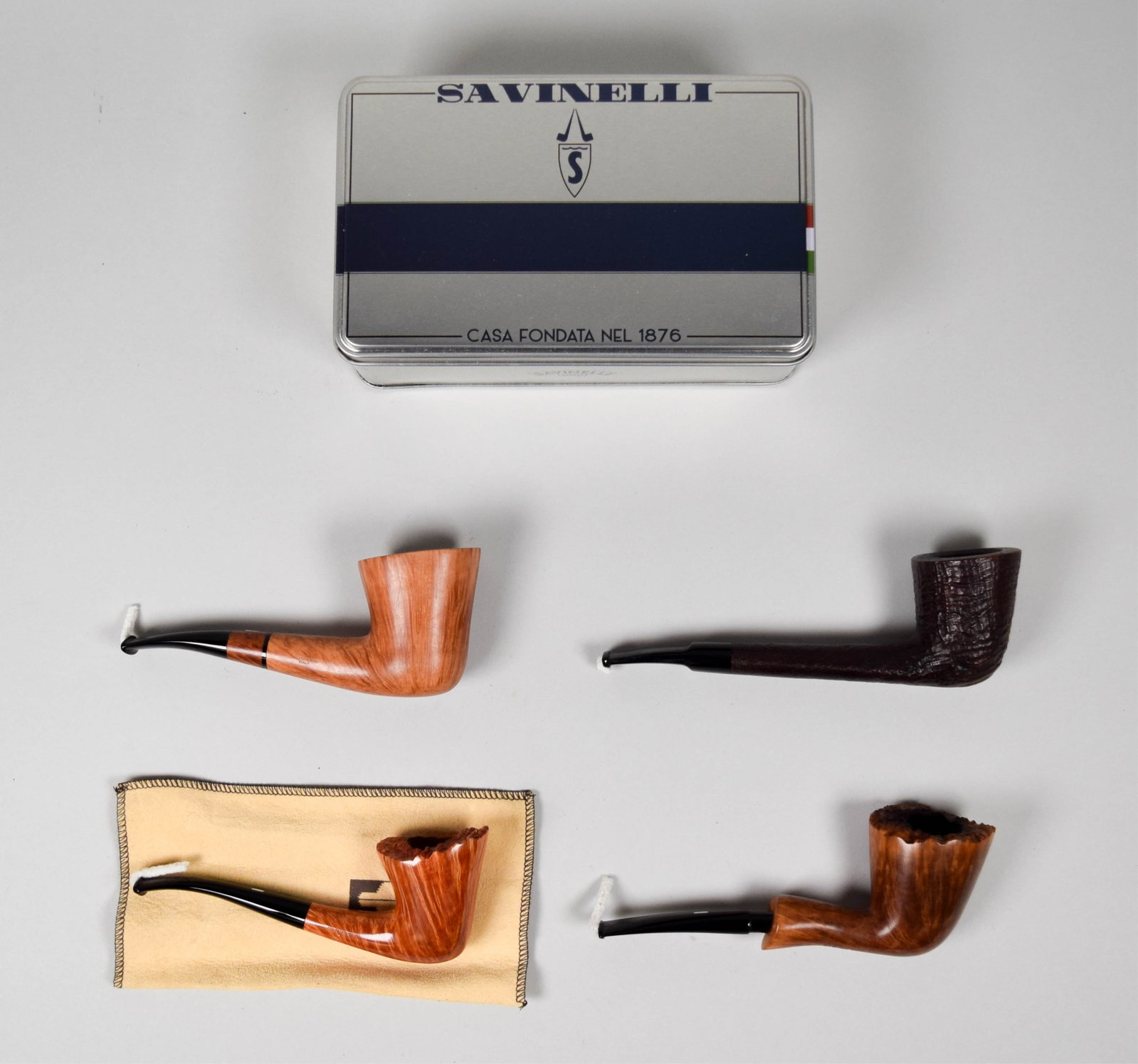 4 Estate Pipes Castello & Savinelli: Lot of 4 Italian estate tobacco pipes. Savinelli Autograph, 3 Castello Great Line - 1 Castello Collection with felt pouch, 1 "Castello", 1 marked KKK. With a Savinelli Condi Kit. Savinelli 5"L x 2 1/8