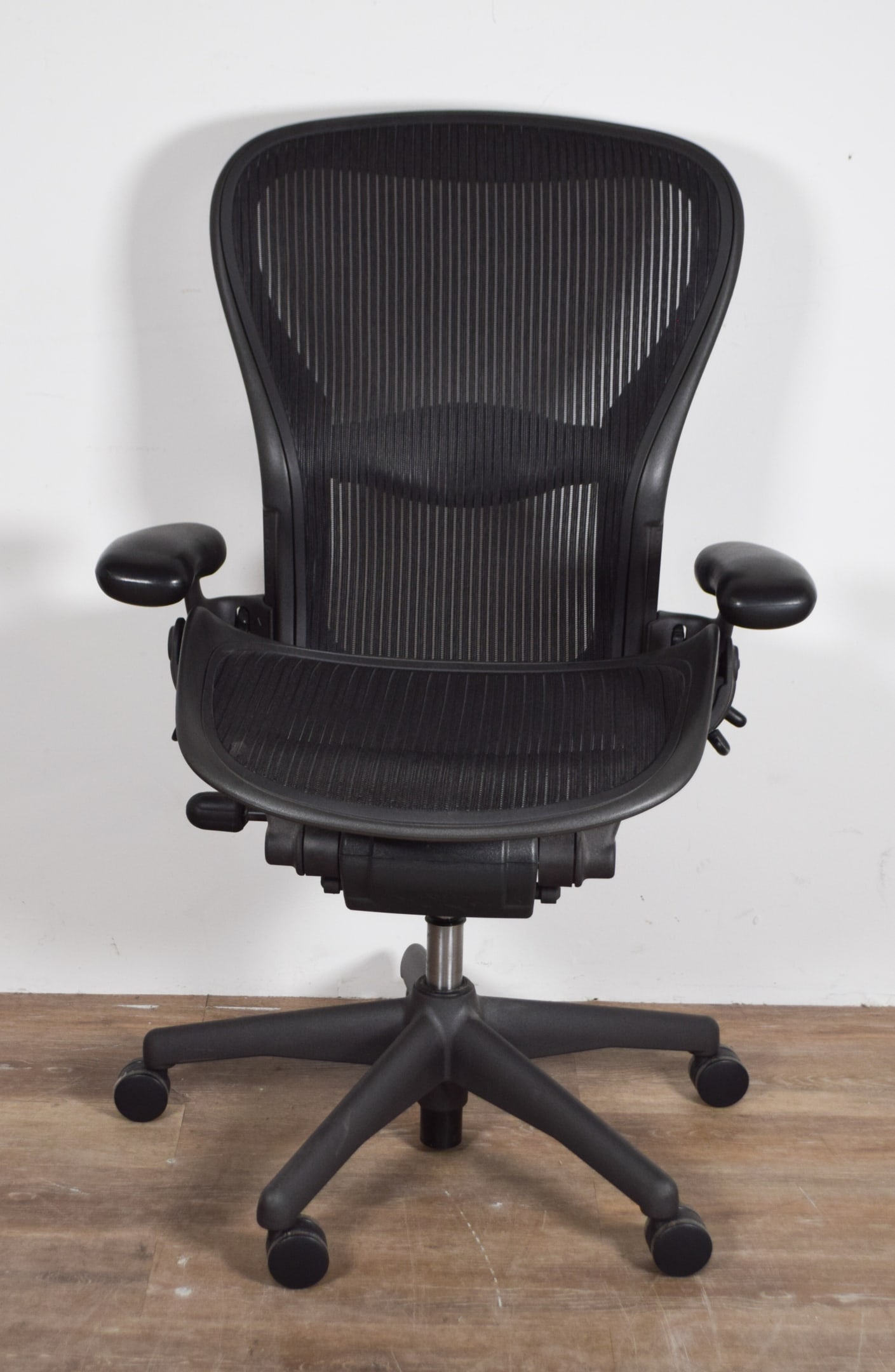 Herman Miller Aeron Office Chair Size C (1 of 14)