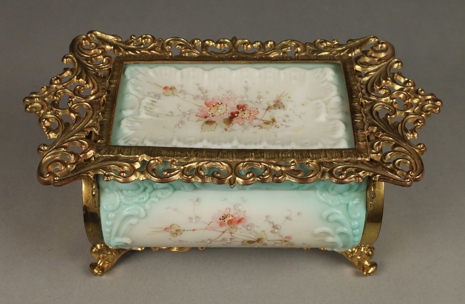 Wave Crest Comb & Brush Holder With Tray (1 of 9)