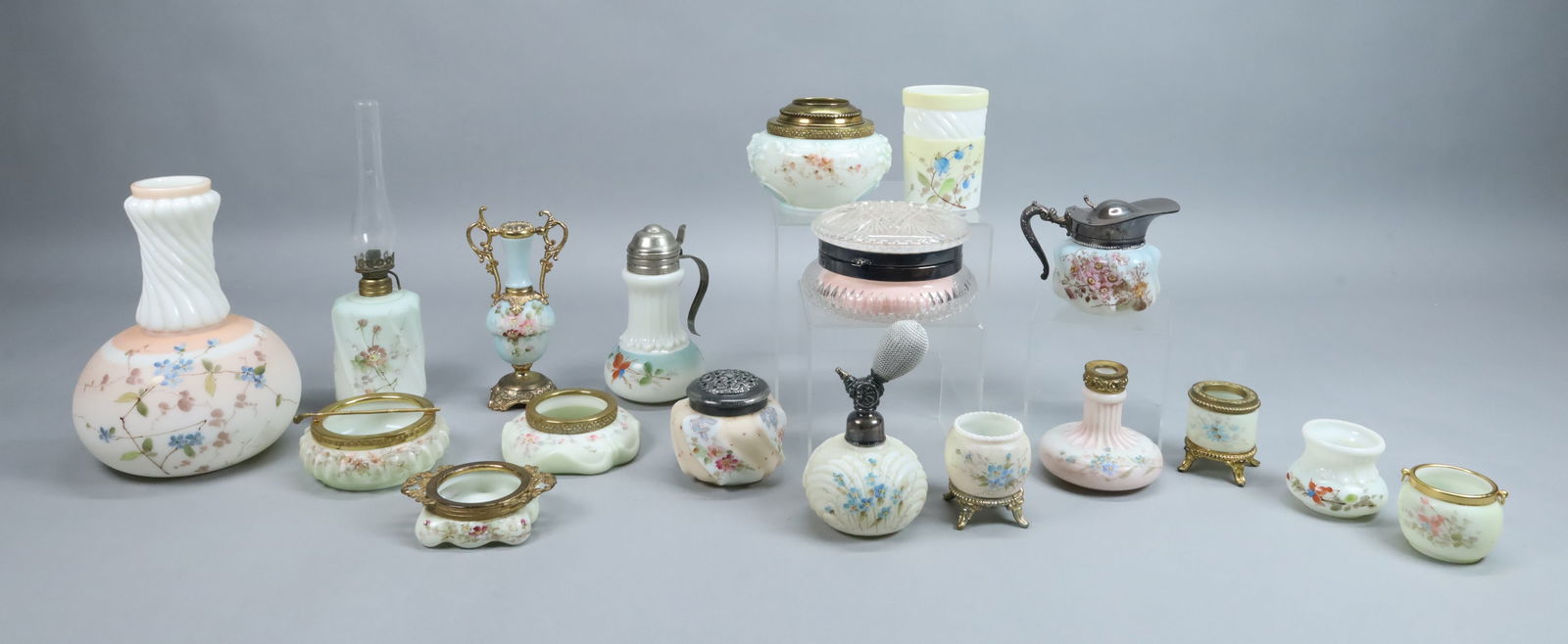 18 Pieces Wave Crest & Other Glass (1 of 18)