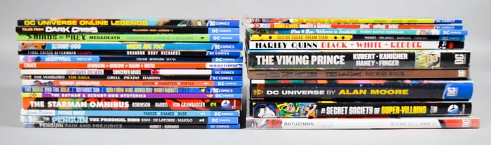 26 DC Comics Books Suicide Squad, DC Universe