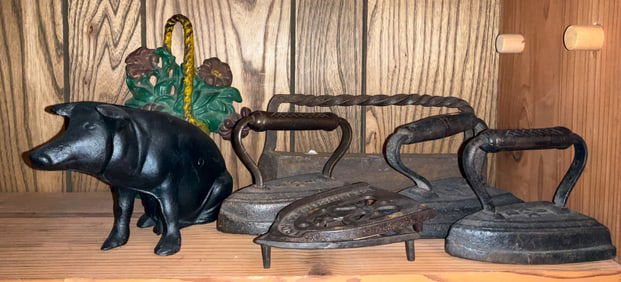 8 Pieces Cast Iron Sad Irons Doorstops Trivets