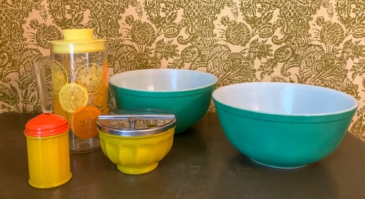 2 Pyrex 403 Bowls, Pyrex Lemonade Pitcher, Sugar