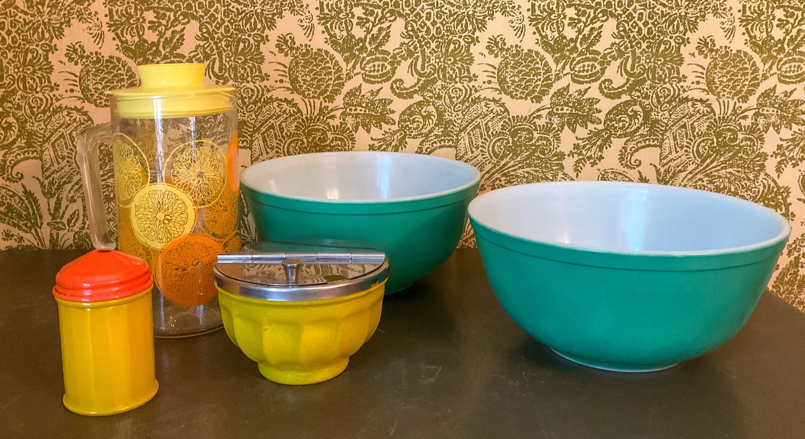 2 Pyrex 403 Bowls, Pyrex Lemonade Pitcher, Sugar (1 of 7)