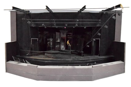 Elliot Loves Set Model