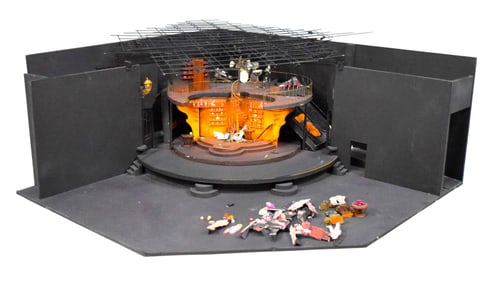 She Loves Me Set Model