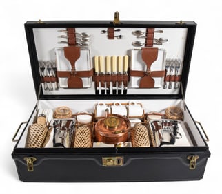 English Motoring Picnic Hamper for 6 G.W. Scott