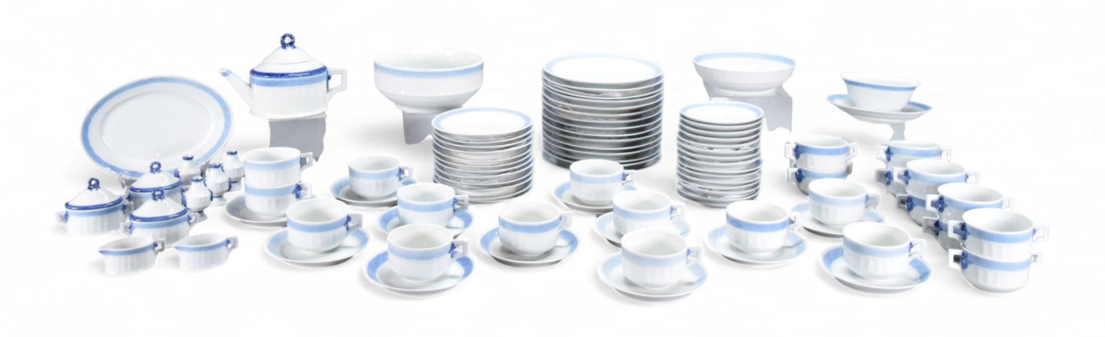 91 Pieces Royal Copenhagen Fan Service Blue: 91 piece set of Royal Copenhagen porcelain dinnerware in the Fan Service Blue pattern. Service for 12+, including 15 dinner plates, 12 salad plates, 15 bread & butter plates, 13 cups, 12 saucers, 10 c
