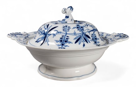 Meissen Blue Onion Covered Vegetable