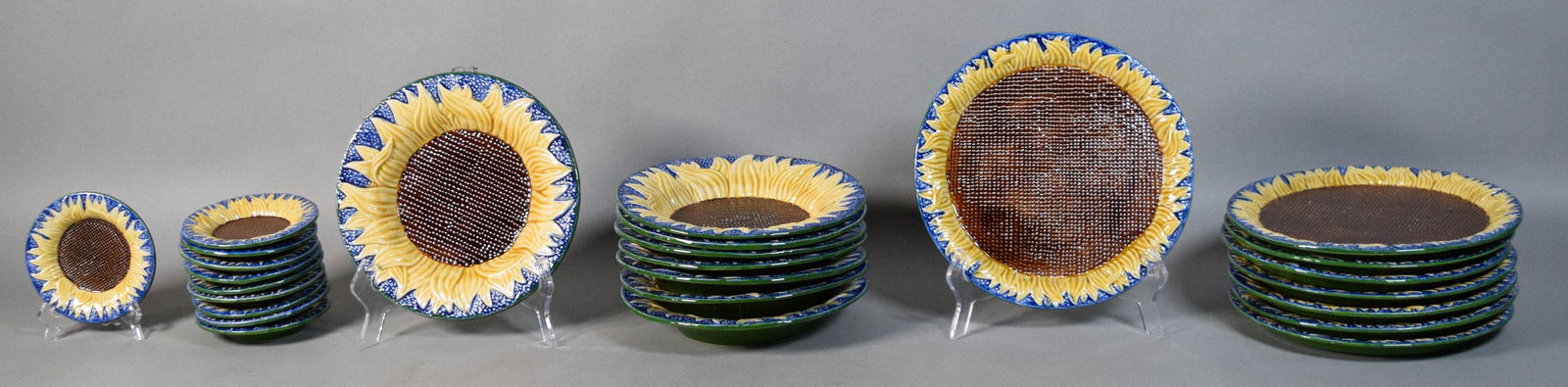 26 Pieces Majolica Sunflower Dinnerware (1 of 13)