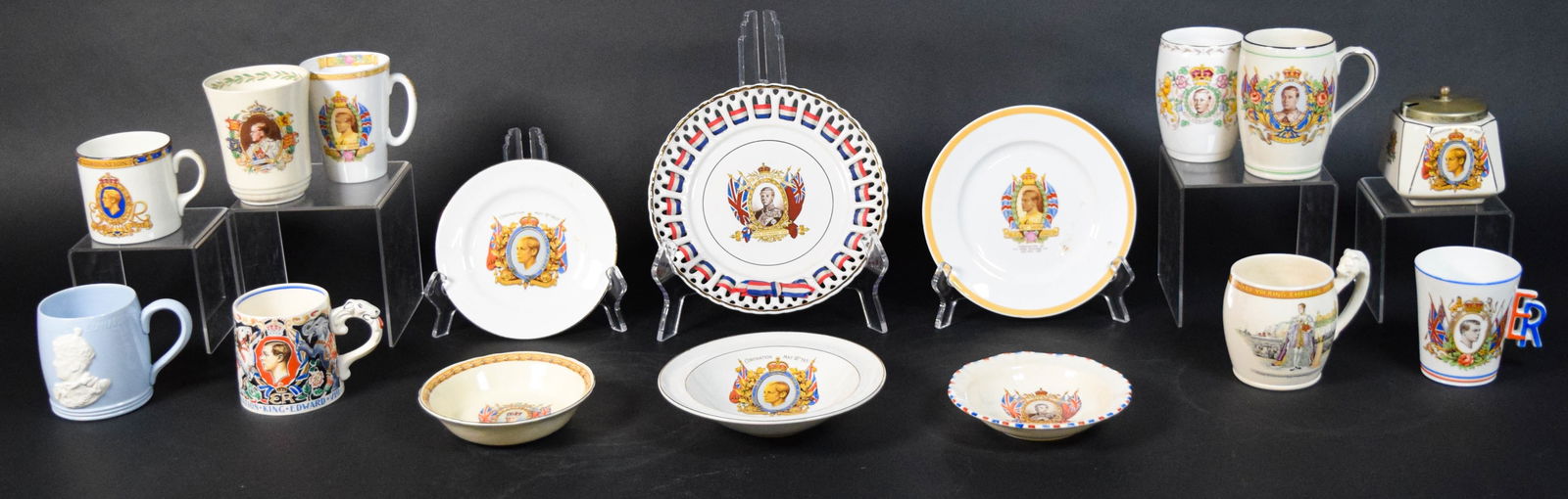 16 Pieces Coronation Porcelain Edward VIII 1937: 16 pieces English commemorative coronation porcelain, King Edward VIII, 1937. 9 mugs, including Laura Knight, Royal Doulton, Grafton, Windsor, Shelley, Copeland Thomas Goode & Co., Johnson Bros., Bali