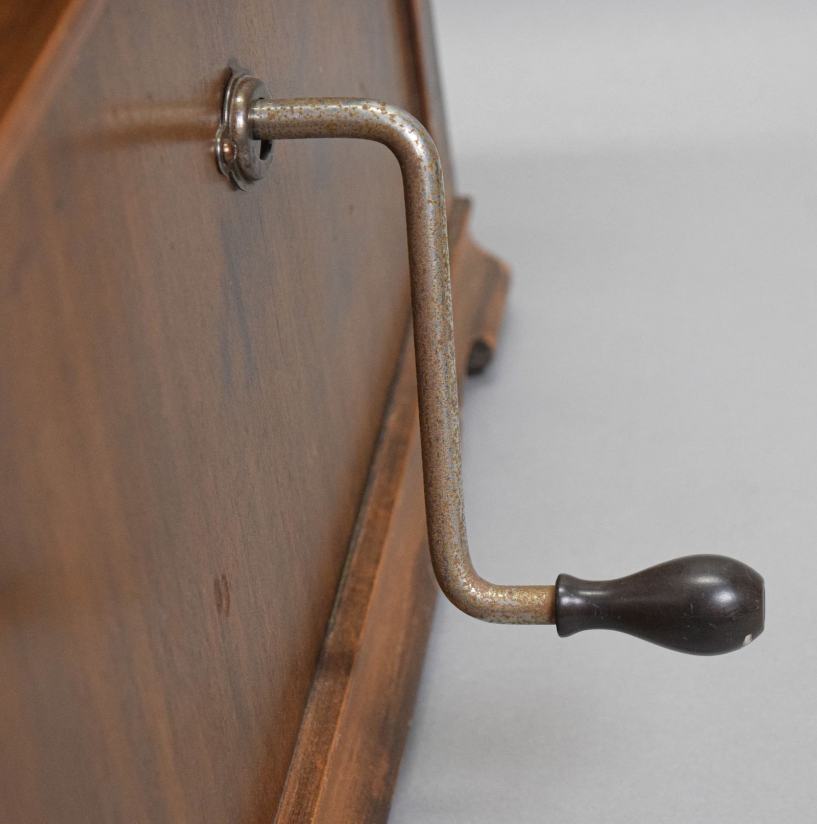 Brunswick Model 105 Phonograph - 11