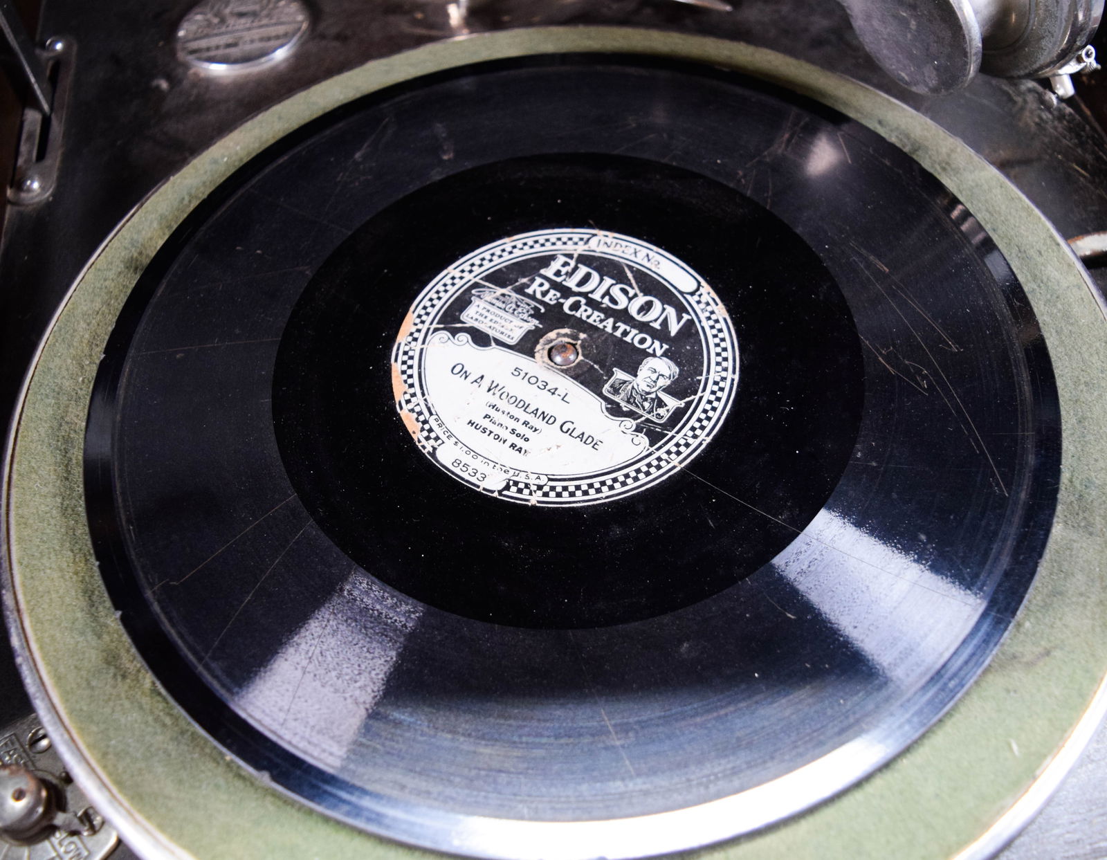 Brunswick Model 105 Phonograph - 5