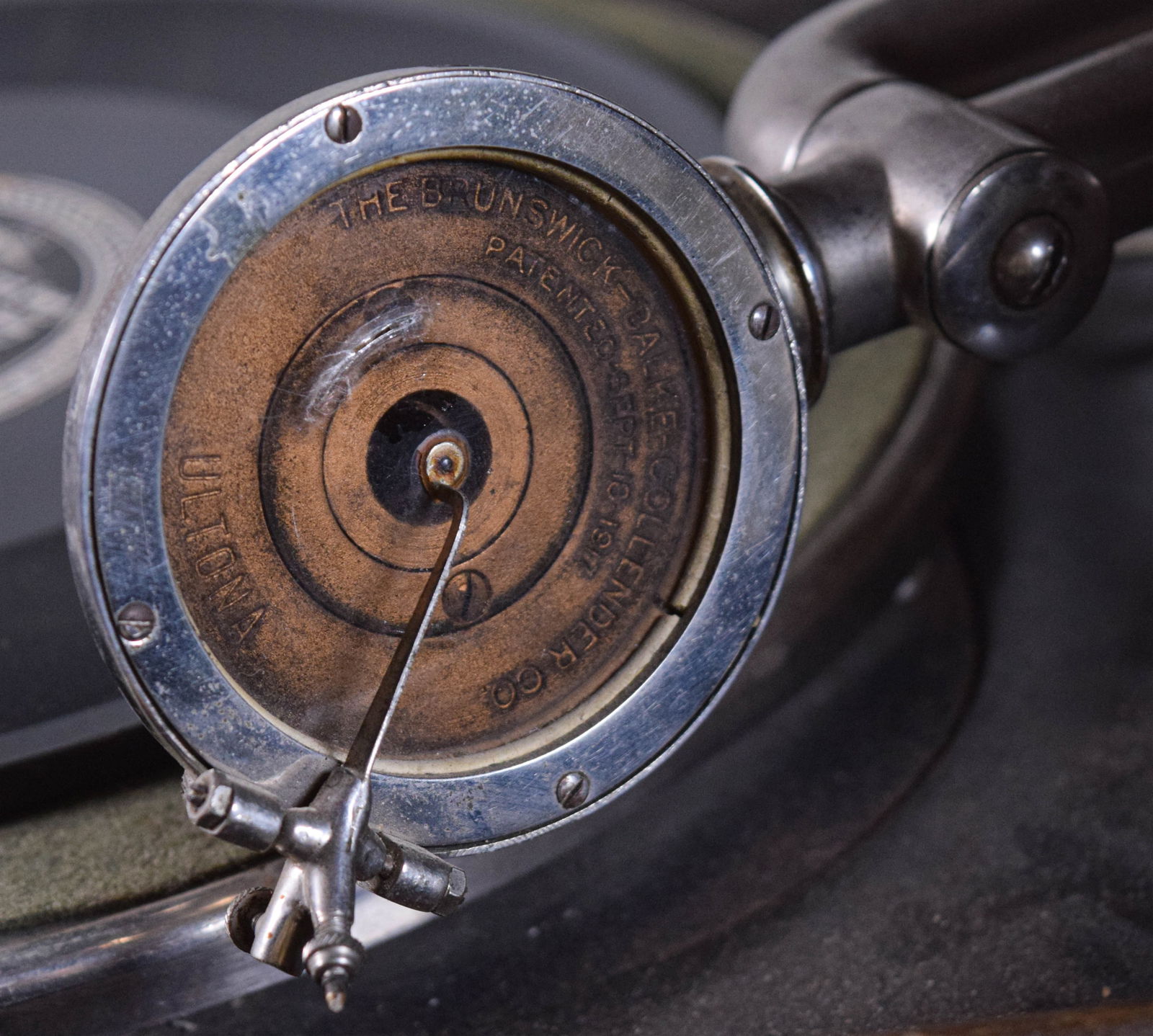 Brunswick Model 105 Phonograph - 6