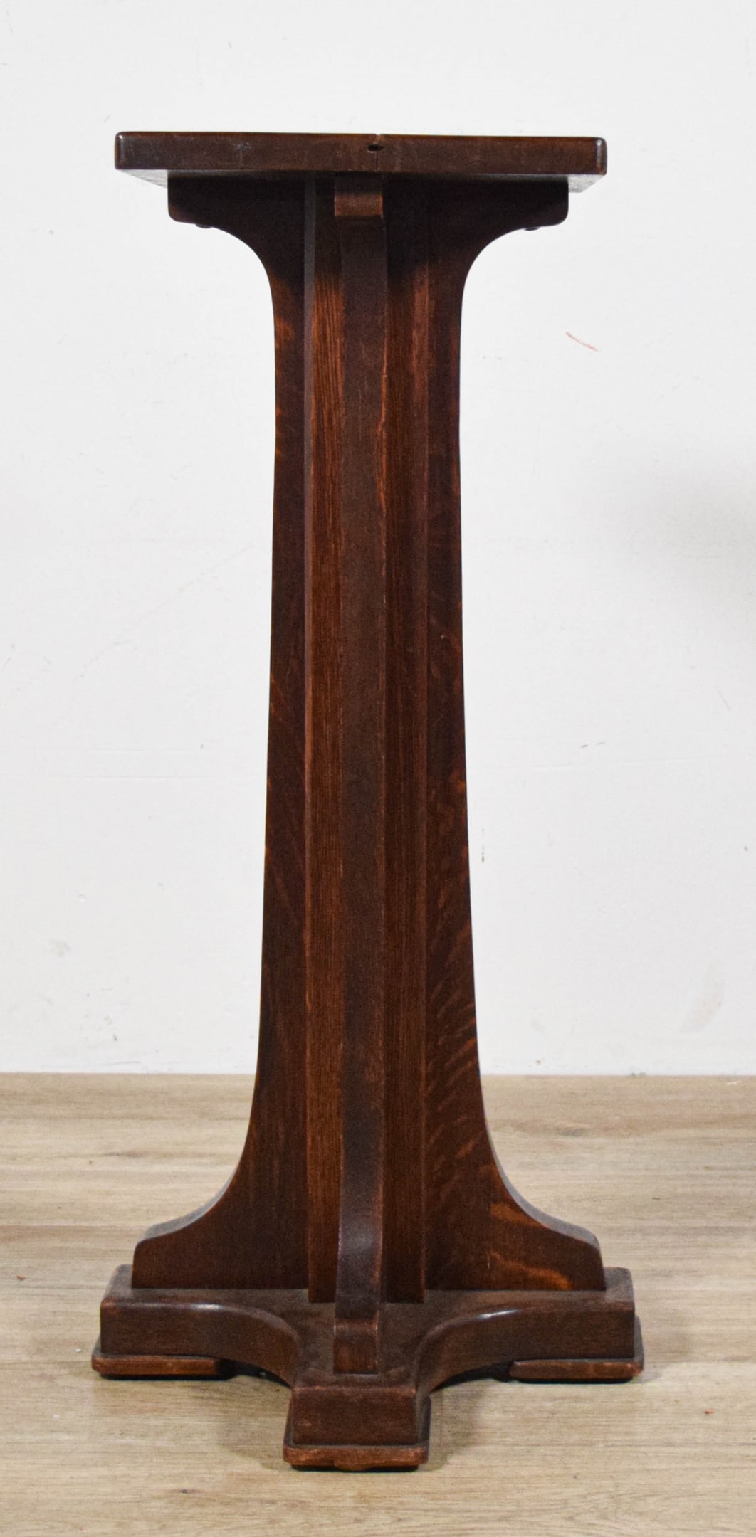 Limbert #269 Oak Arts & Crafts Pedestal: Signed Limbert #269 oak arts & crafts pedestal. Limbert's Arts & Crafts brand mark to the underside of the top. 36 1/4"H x 16 1/2"W x 16 1/2"D at base (top 12 7/8" x 12 7/8"). Chips and scratches to