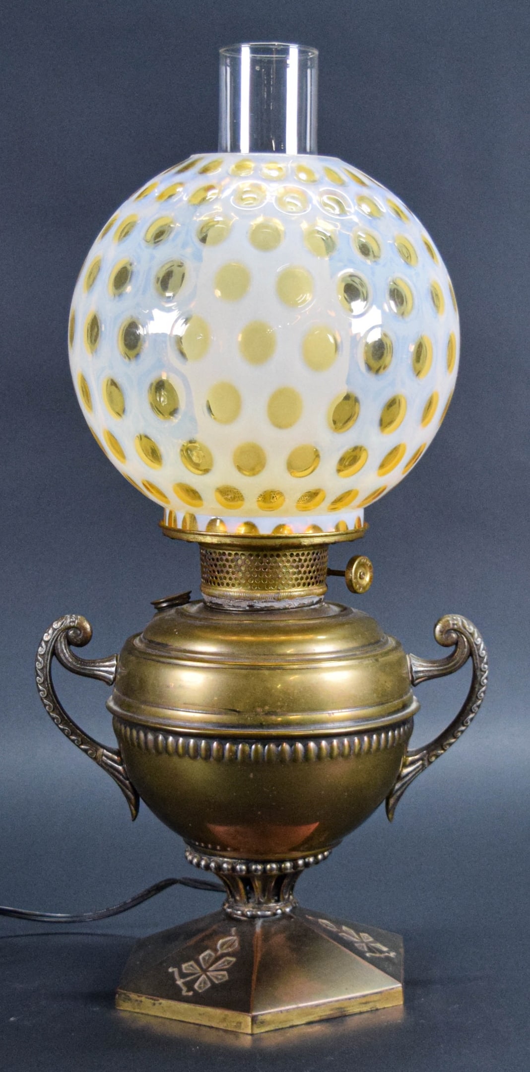 Bradley & Hubbard Kerosene Lamp (1 of 19)