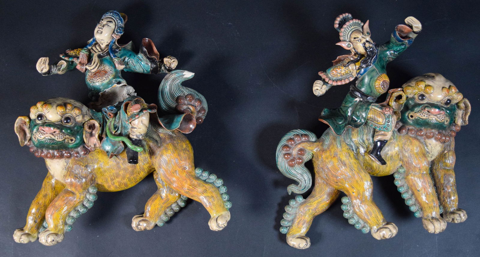 Pair of Chinese Terracotta Roof Tiles Foo Dogs (1 of 18)
