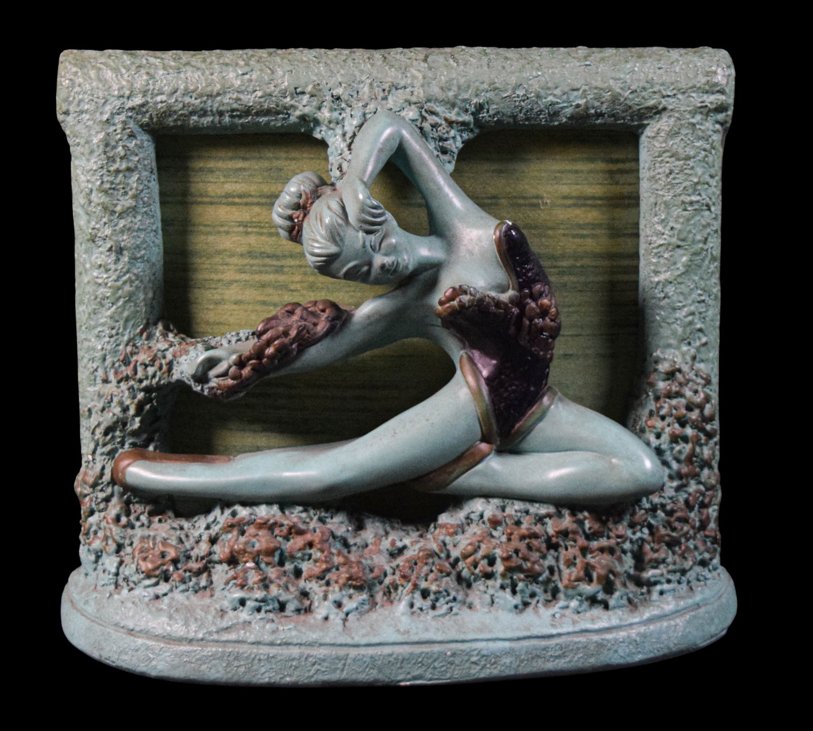 Mid-Century Chalkware TV Lamp Frankart Style: Frankart style mid-century TV lamp. Ballet dancer, signed De Lorenzo and marked NYS and dated 1955 on the reverse. 13 1/2"H x 15 1/8"W. Cord cut.