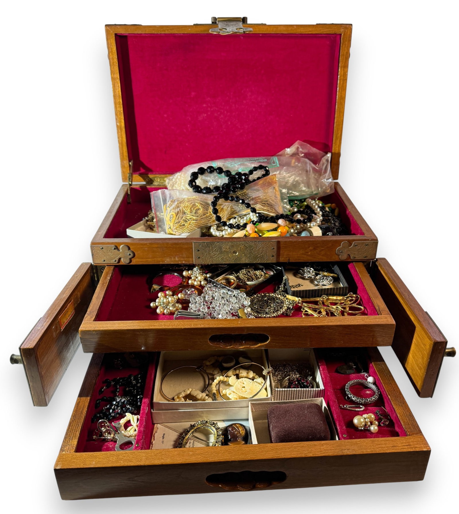 Costume Jewelry With Jewelry Box (1 of 4)