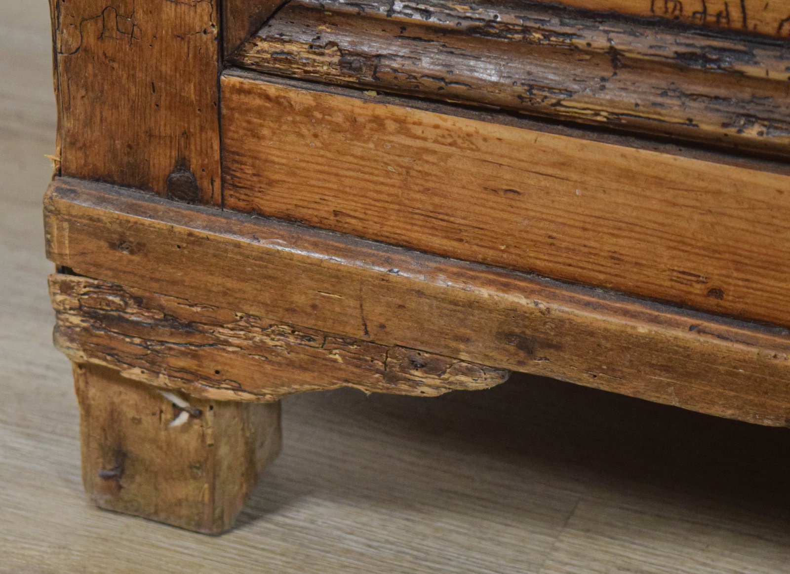 Pine Settle Bench - 11