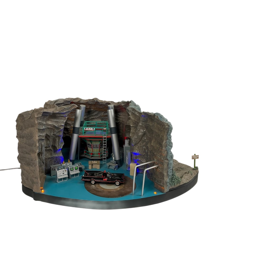 Batman 1966 TV Series Batcave Desktop Sculpture: Batman 1966 TV Series Batcave desktop sculpture by Factory Entertainment. Contains various animated LED lights in colorful hues including flashing lights in monitors and screens. Includes faux rock do