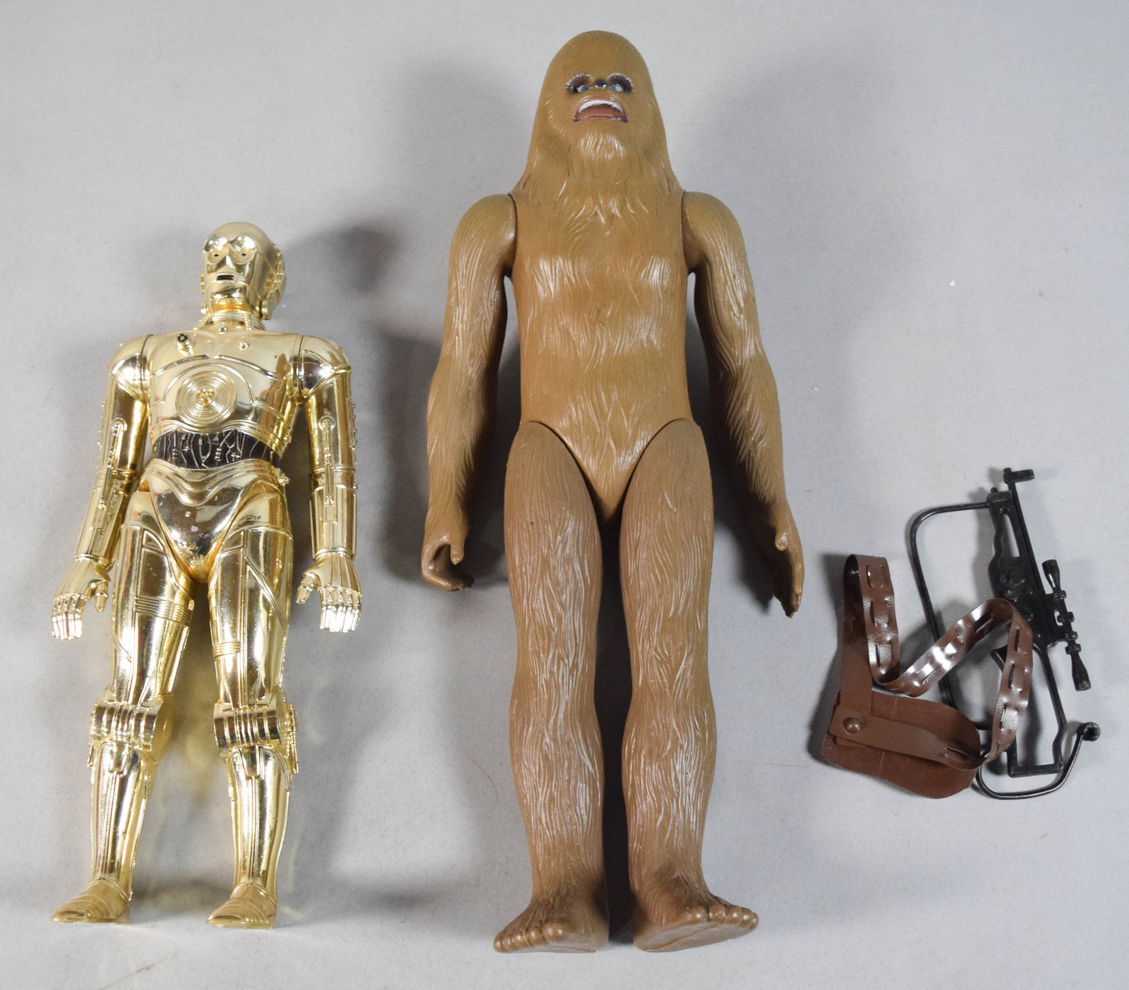 5 Kenner Star Wars Large Size Action Figures c. 1978-1979: Group of five vintage large-size action figures from the original Star Wars line produced by Kenner c. 1978-1979. Includes a boxed Luke Skywalker (No. 38080) in a fabric Tatooine Desert Costume and fo
