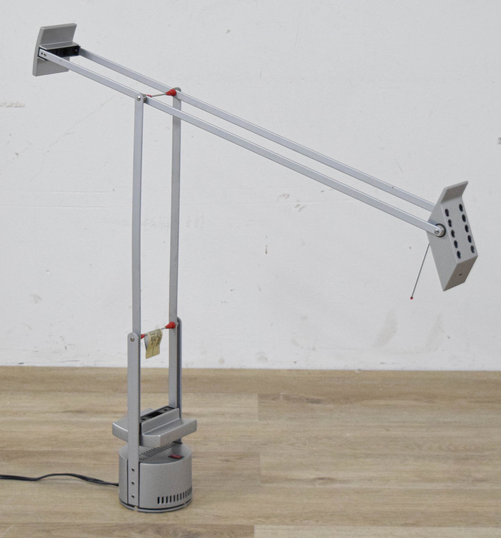 Modernist Silver-Tone Counterbalance Desk Lamp Attributed to Richard Sapper: Modernist silver-tone counterbalance desk lamp, attributed to Richard Sapper for Artemide. Features a counterbalanced design utilizing two sets of parallel articulated metal arms and a counterweight s
