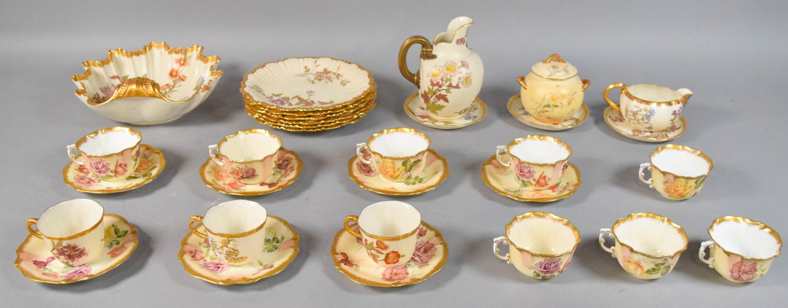 32 Pieces Royal Worcester and Hammersley & Co Porcelain (1 of 20)