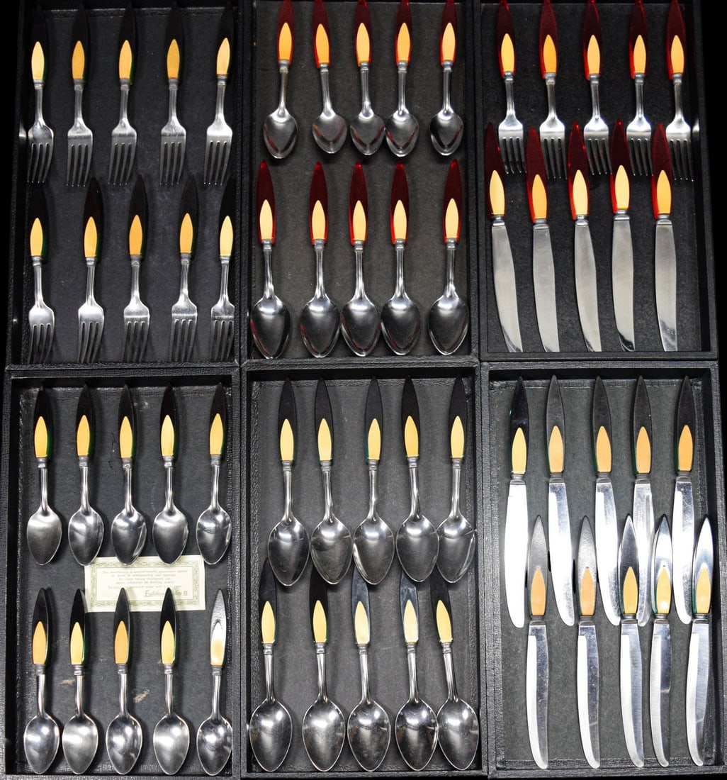 60 Pieces Englishtown Cutlery Bakelite Flatware (1 of 20)