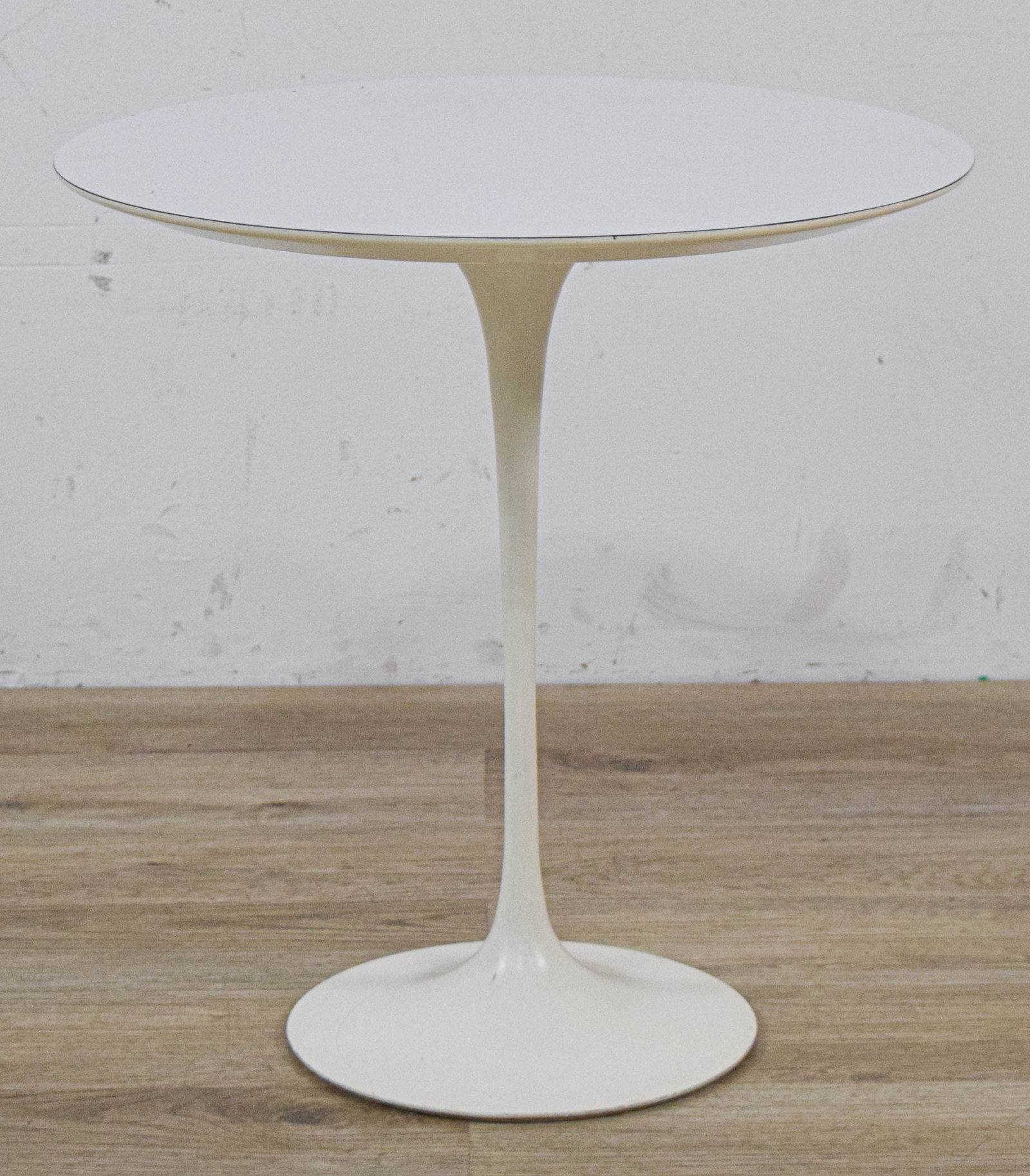 Eero Saarinen for Knoll Tulip Side Table (1 of 9)