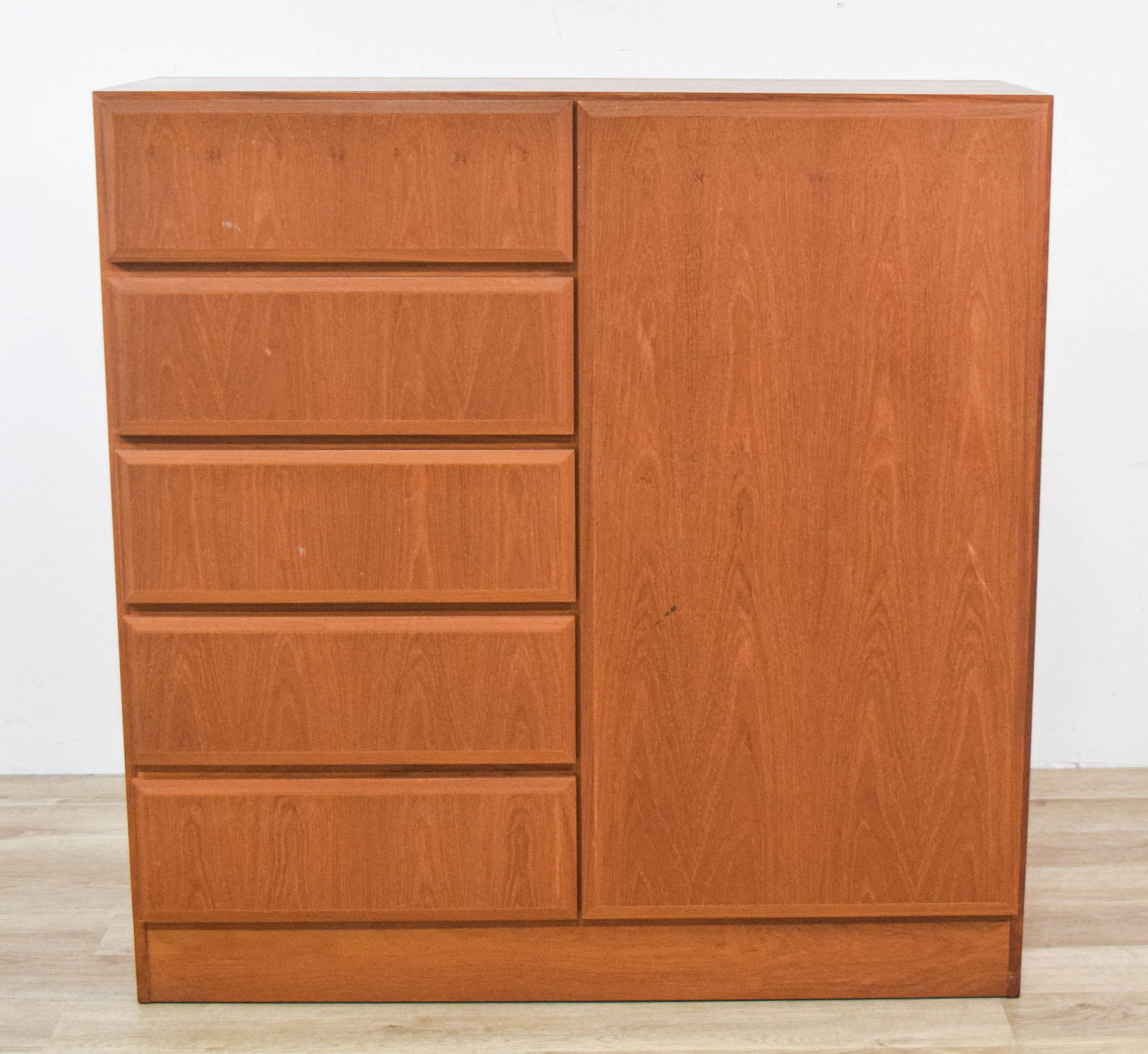 Danish Modern Dresser With Cabinet (1 of 11)