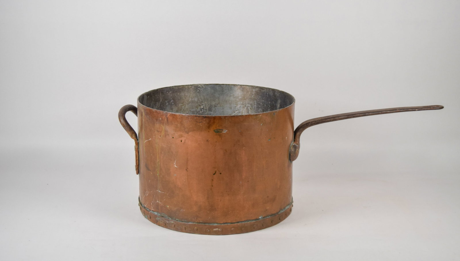 Fred Harvey Commercial Grade Copper Stockpot with Wrought Iron Handles: Fred Harvey (American, 1835-1901) commercial grade copper stockpot. Dating to the early 20th century, this piece was manufactured for the Fred Harvey Company hospitality and restaurant services along 