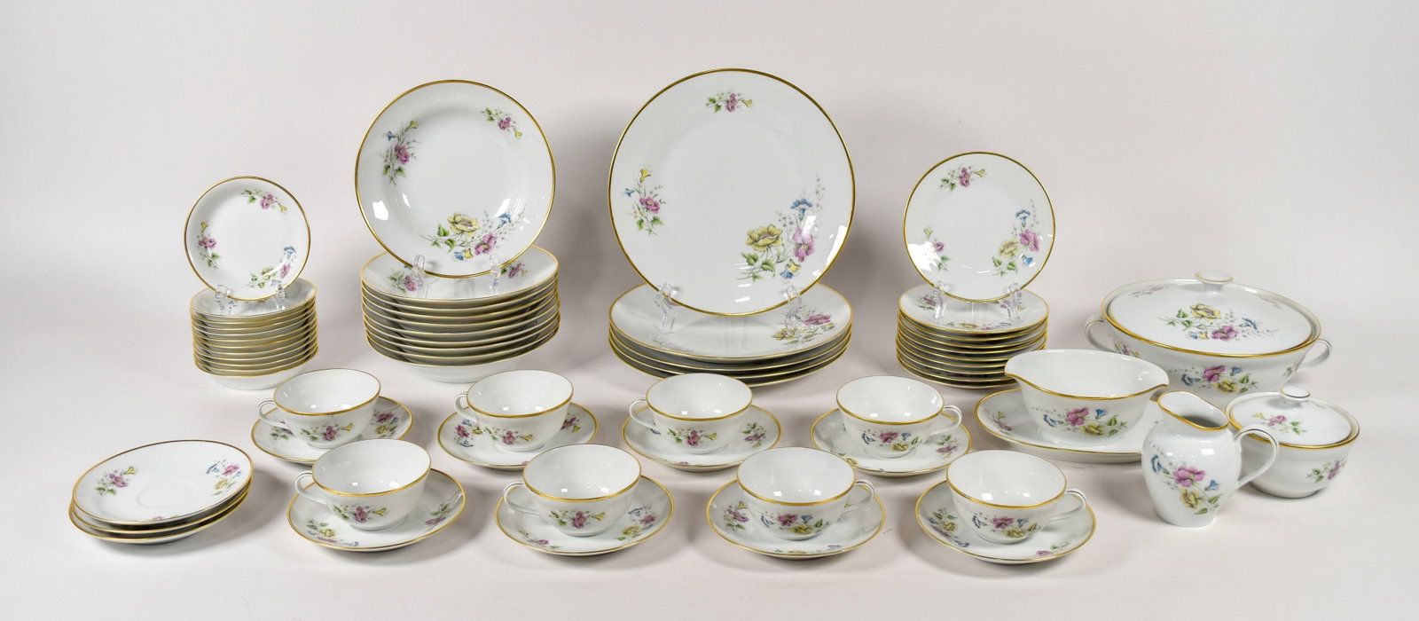 75+ Piece Richard Ginori Partial Dinner and Tea Service (1 of 20)