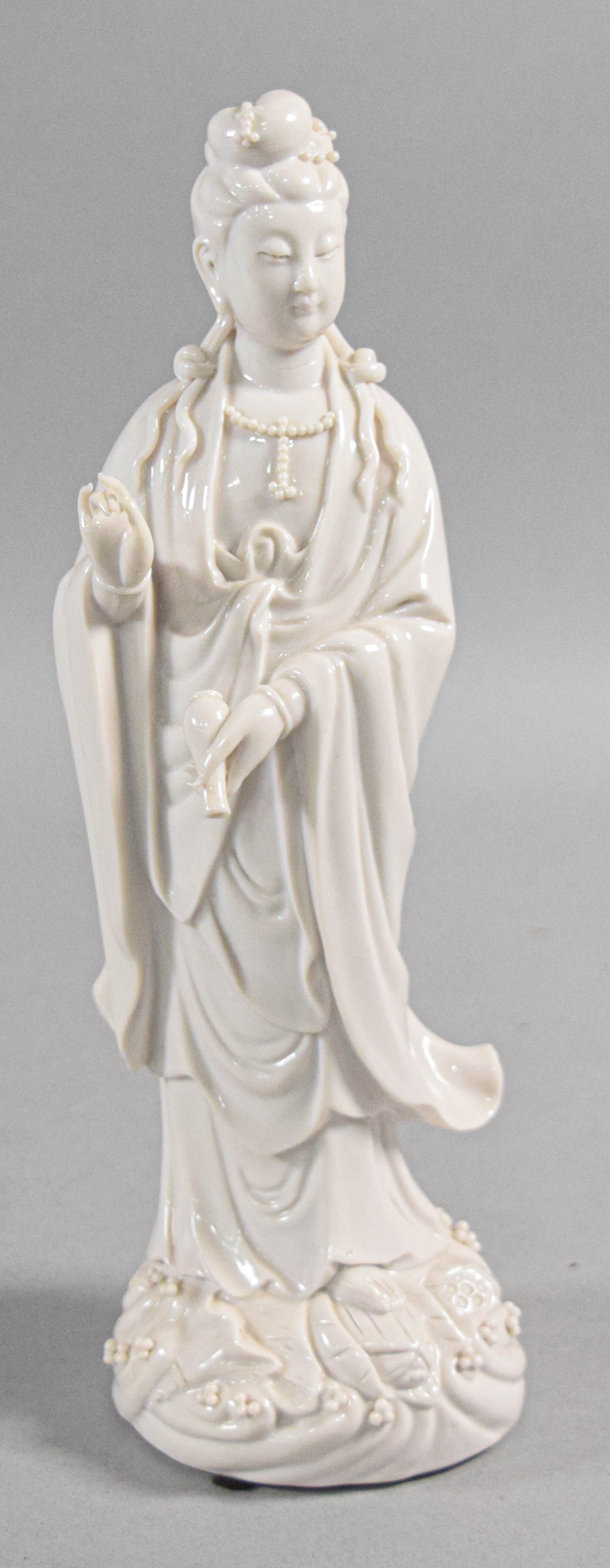 Chinese Blanc de Chine Porcelain Figure of Guanyin (1 of 8)