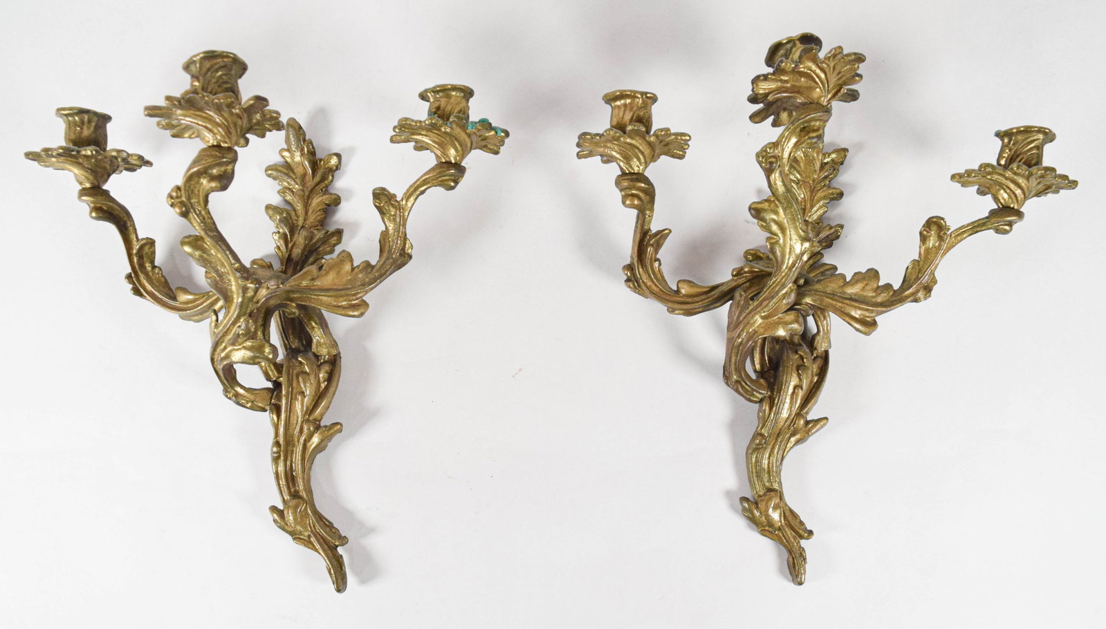 Pair of Rococo Style Gilt Cast Metal Light Wall Sconces (1 of 10)