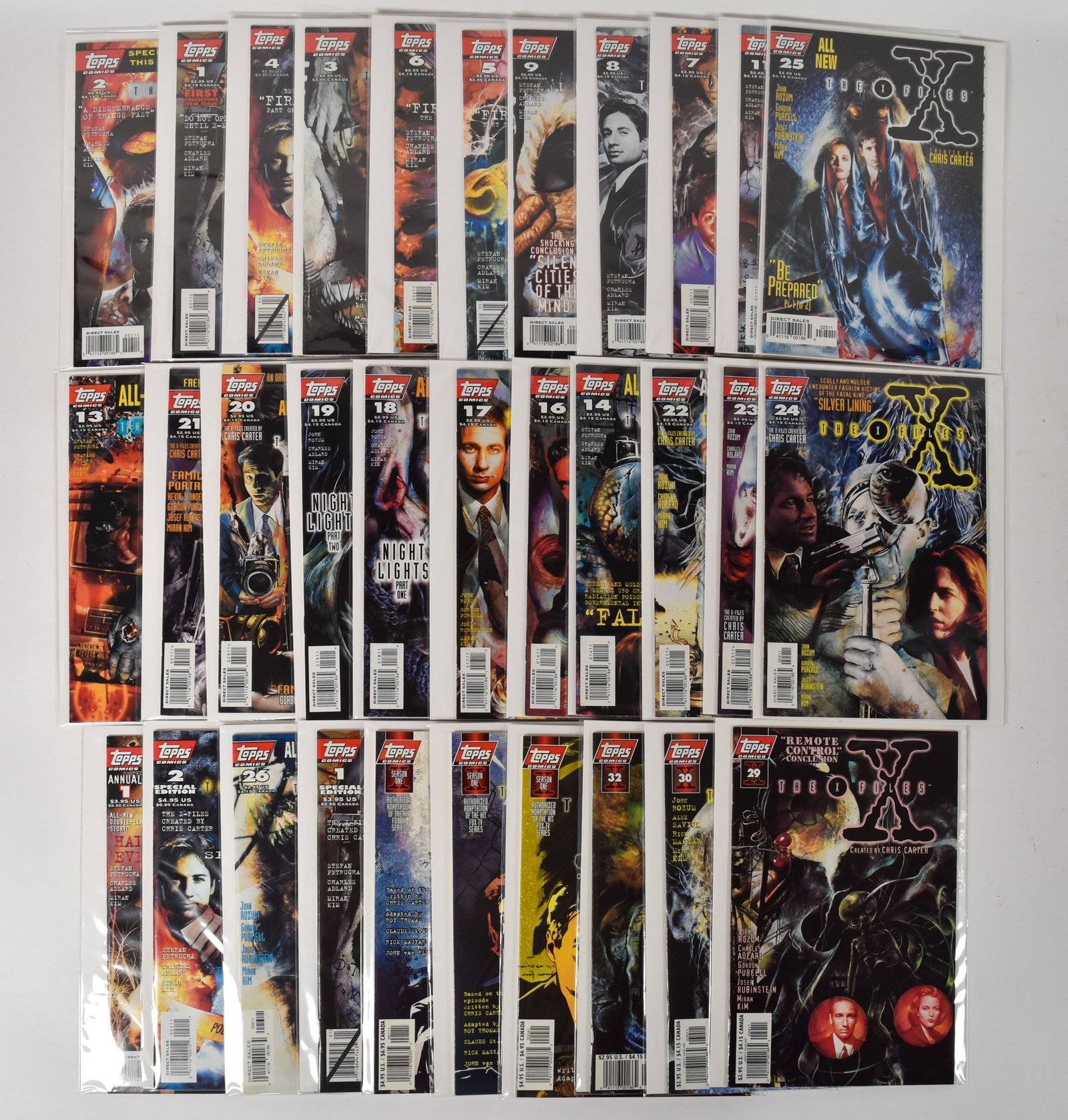 32 Topps Comics The X-Files Comic Books (1 of 5)