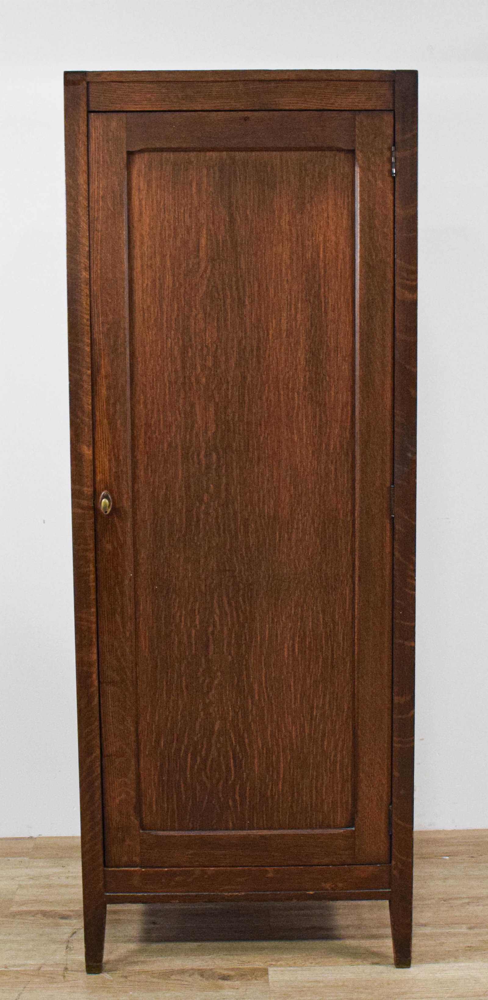 Quigley Furniture Co. Arts and Crafts Quartersawn Oak Hall Robe (1 of 15)