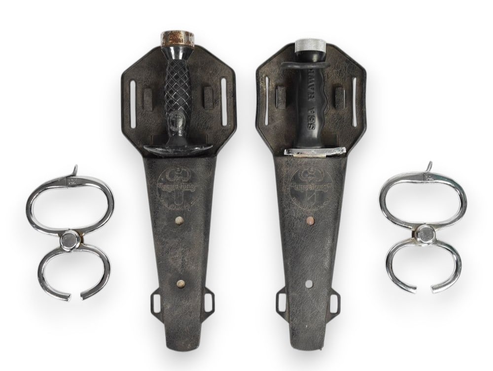 2 Vintage Scuba Diving Knives and 2 Pairs of Hiatt Handcuffs (1 of 20)