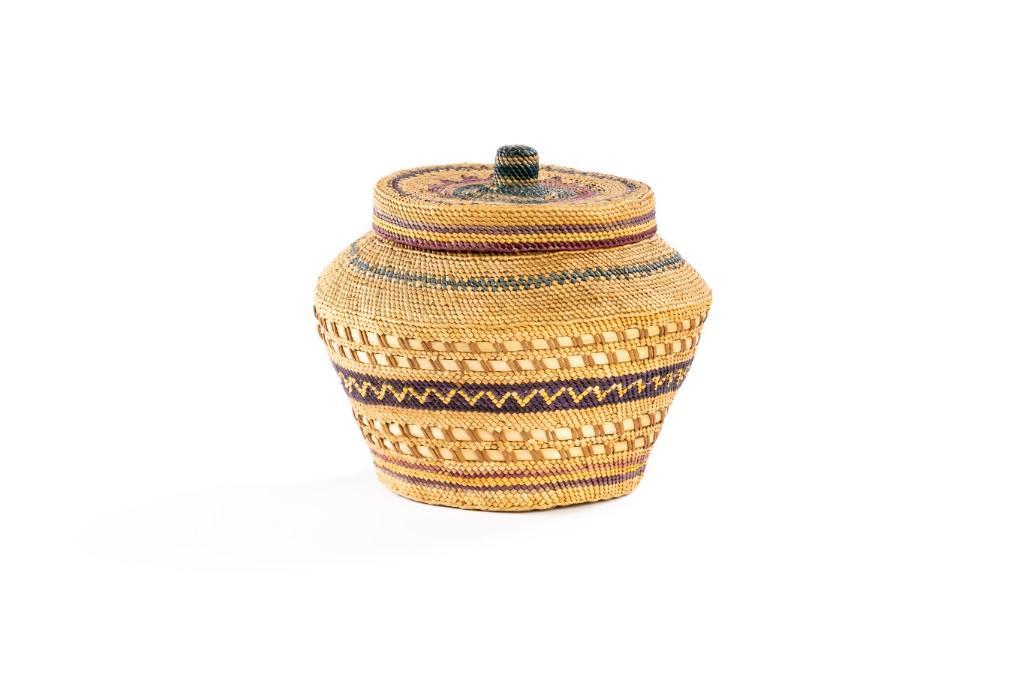 Makah Lidded Basket (1 of 4)
