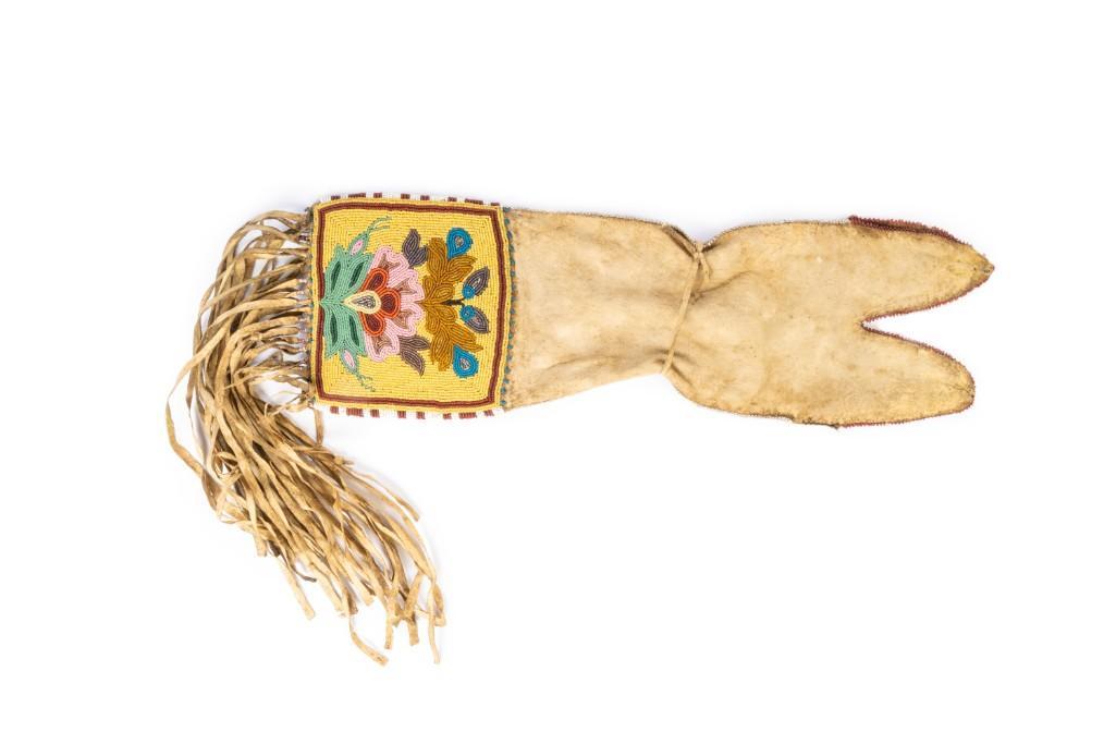 Plains Beaded Hide Pipe Bag (1 of 2)