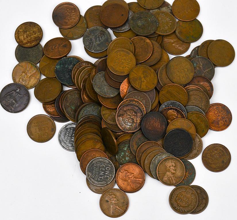 A Large Group of Indian Head, Steel and Early 1940s Pennies: A large group of Indian Head and early 1940's pennies. Overall good condition.