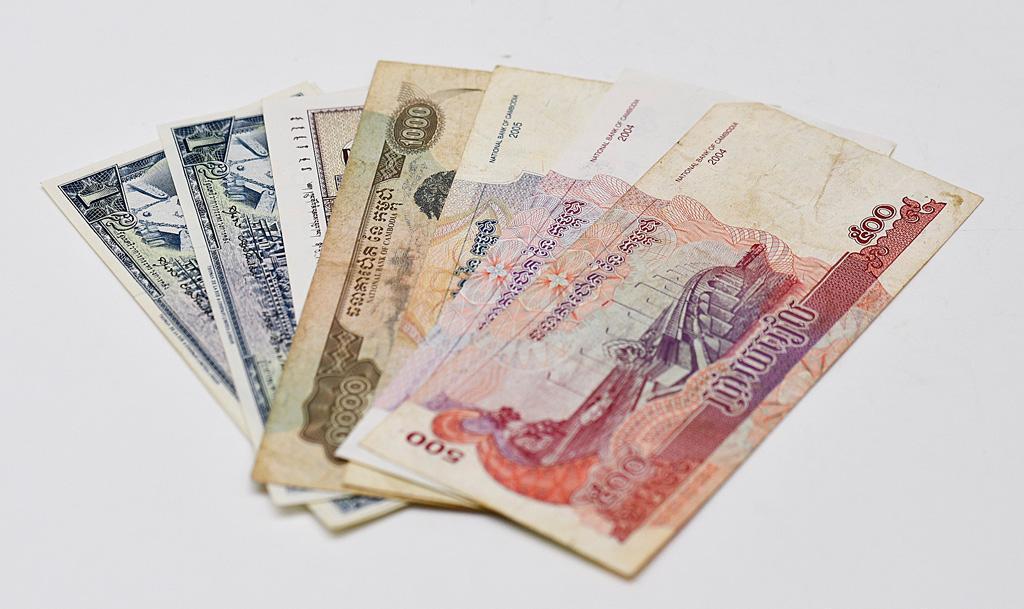 A Group of Foreign Notes and Paper Currency (1 of 5)