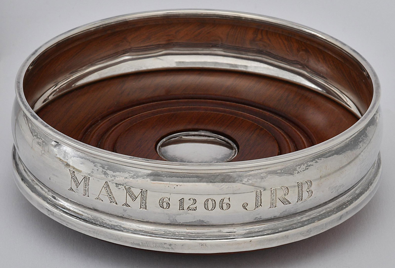An English 925 Silver and Wooden Dish: British, 20th century. A Carrs silver 925 silver dish, wooden base with silver gallery, British hallmarks throughout; ht. 1.75 x 5 inches. Overall good condition.