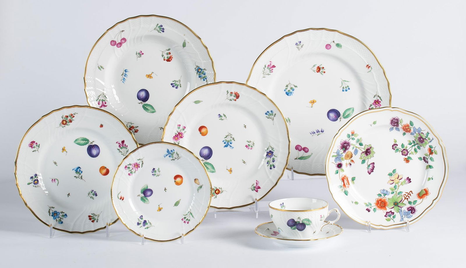 A Grouping of Richard Ginori Fine Chinaware (1 of 2)
