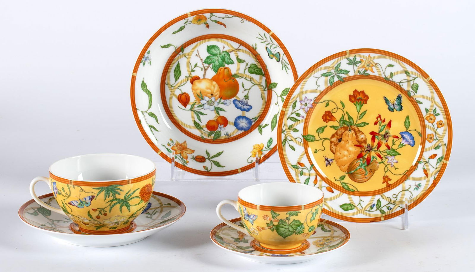 A Grouping of Hermes Siesta Dinner Service Pieces (1 of 5)