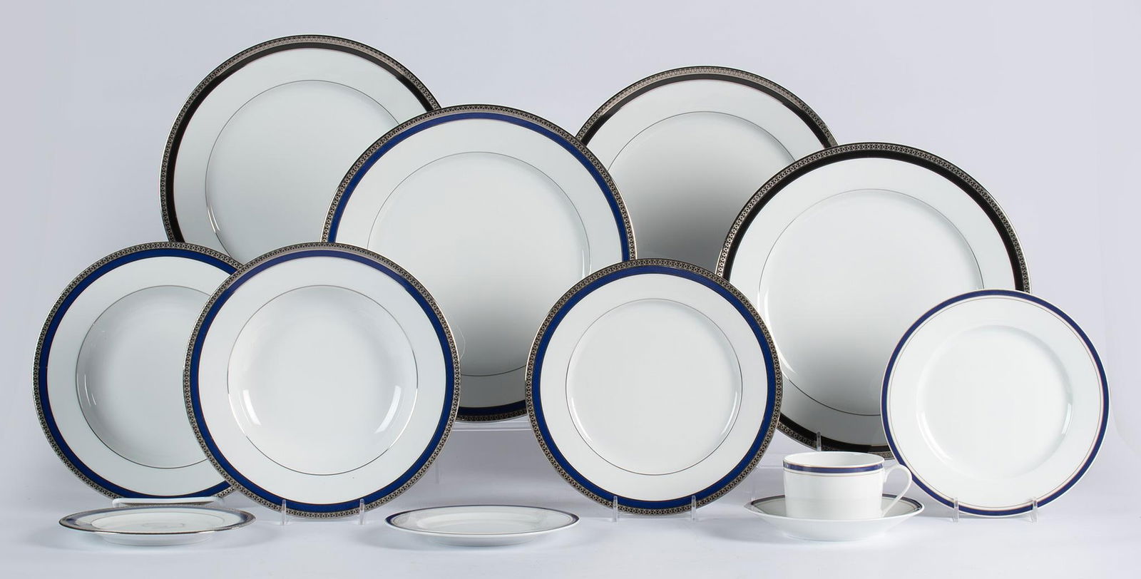 A Group of Haviland Limoges Symphonie Dinner Service Pieces (1 of 3)
